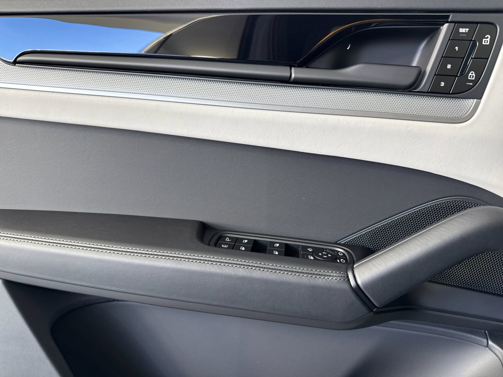 New 2026 Porsche Cayenne S image 12