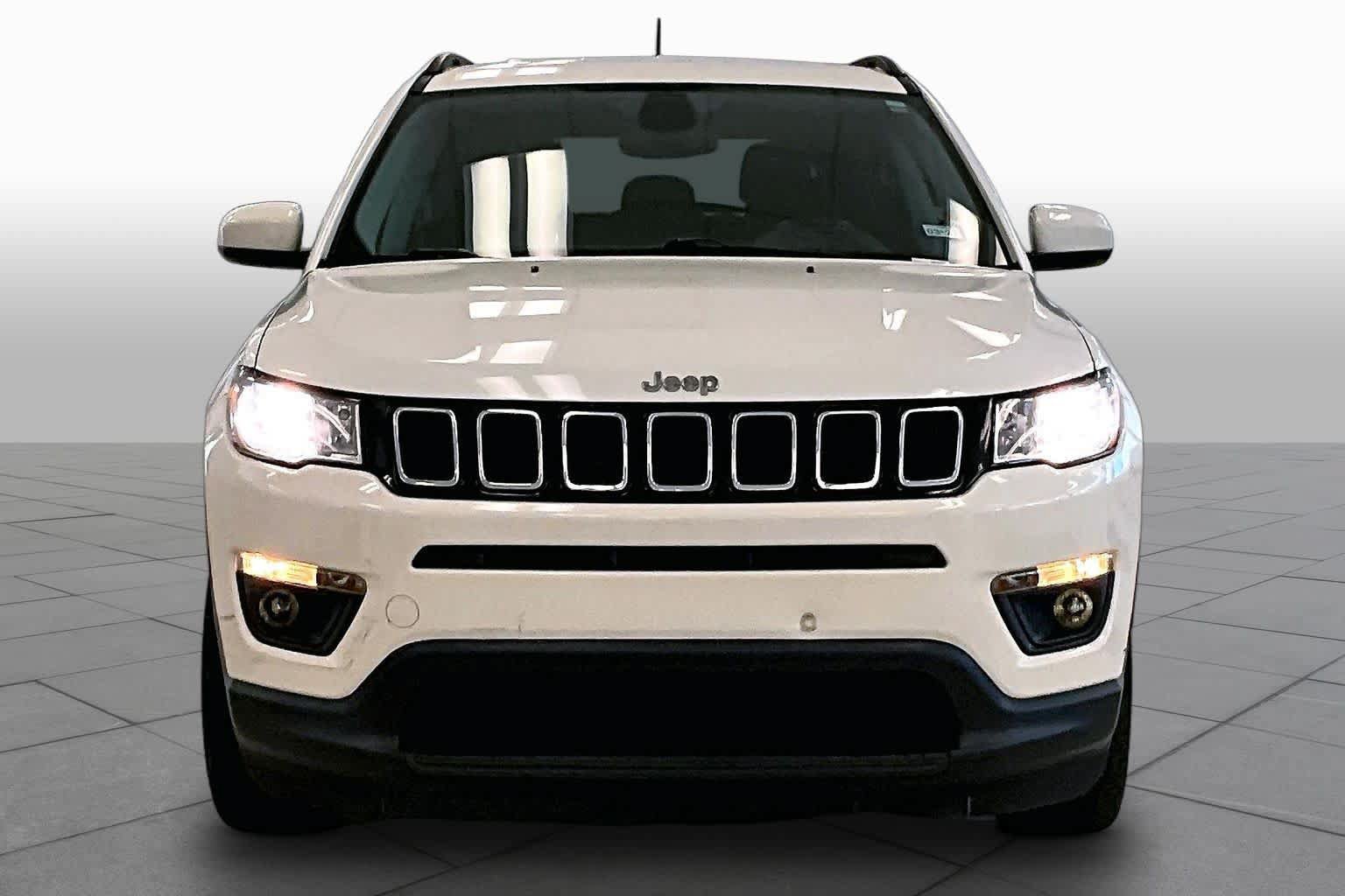 Used 2020 Jeep Compass Latitude FWD image 3