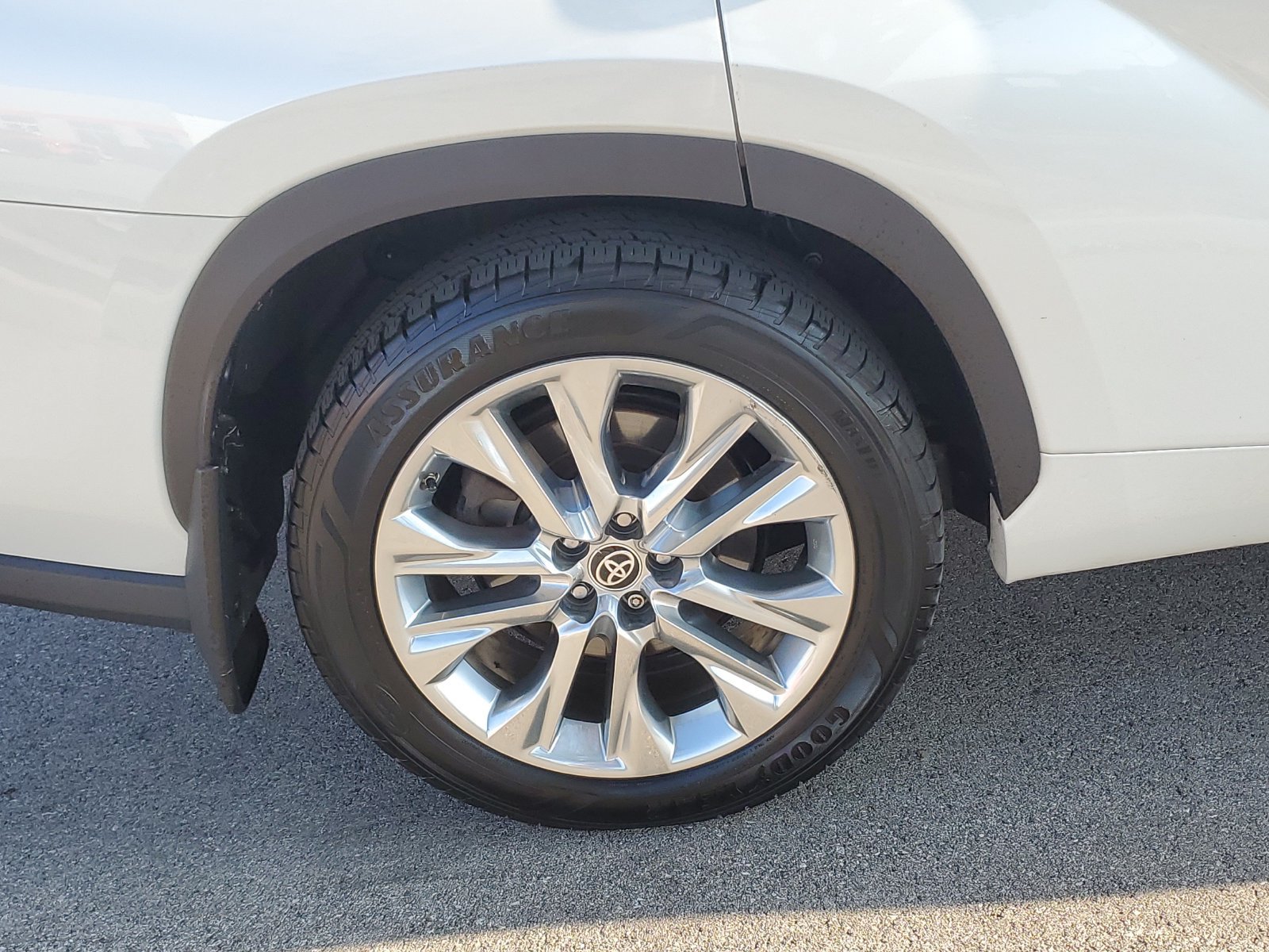 Used 2022 Toyota Highlander Limited AWD/4WD image 5