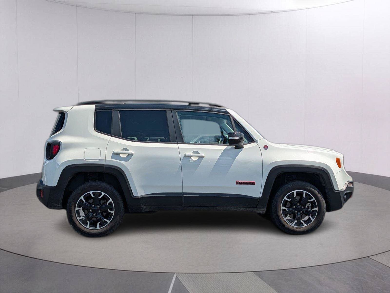 Used 2023 Jeep Renegade Trailhawk AWD/4WD image 6