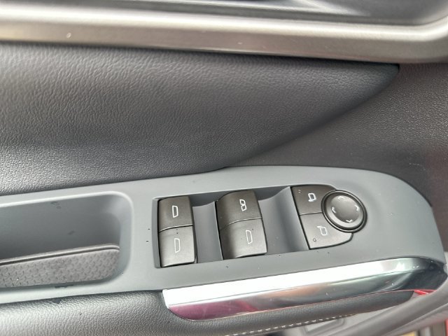 New 2027 Chevrolet Traverse LT FWD image 21