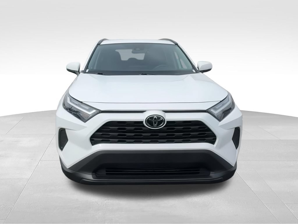 Used 2022 Toyota RAV4 XLE AWD/4WD image 4