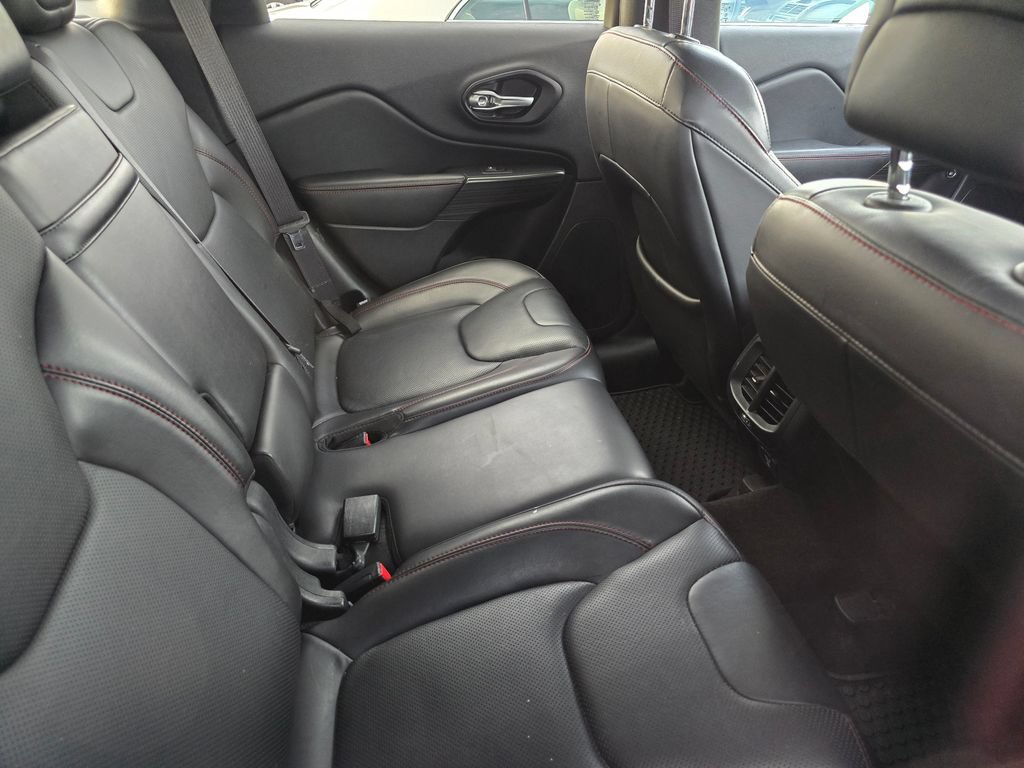 Used 2016 Jeep Cherokee Trailhawk w/ Comfort/Convenience Group AWD/4WD image 14