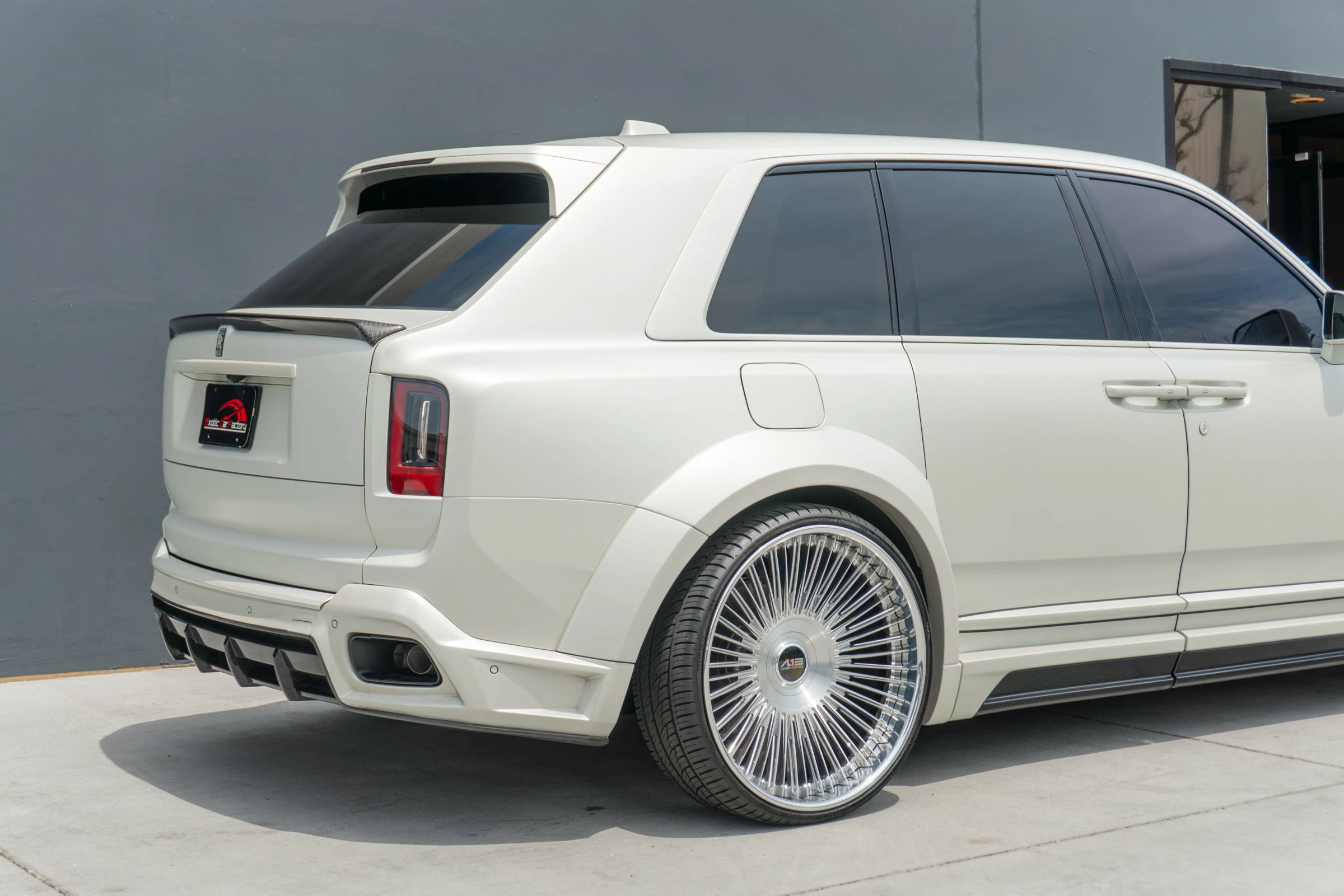 Used 2025 Rolls-Royce Cullinan AWD/4WD image 41
