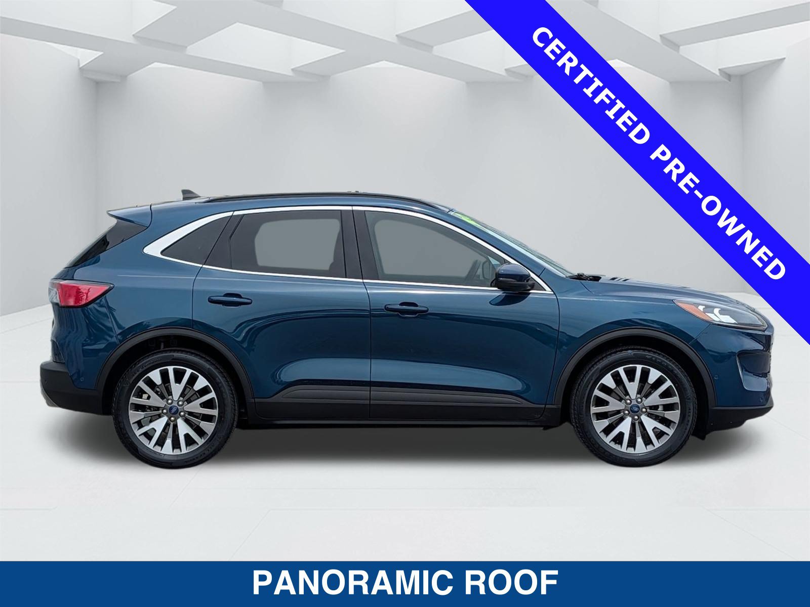 Certified 2020 Ford Escape Titanium AWD/4WD image 3