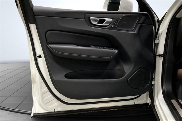 Certified 2023 Volvo XC60 B5 Plus image 24