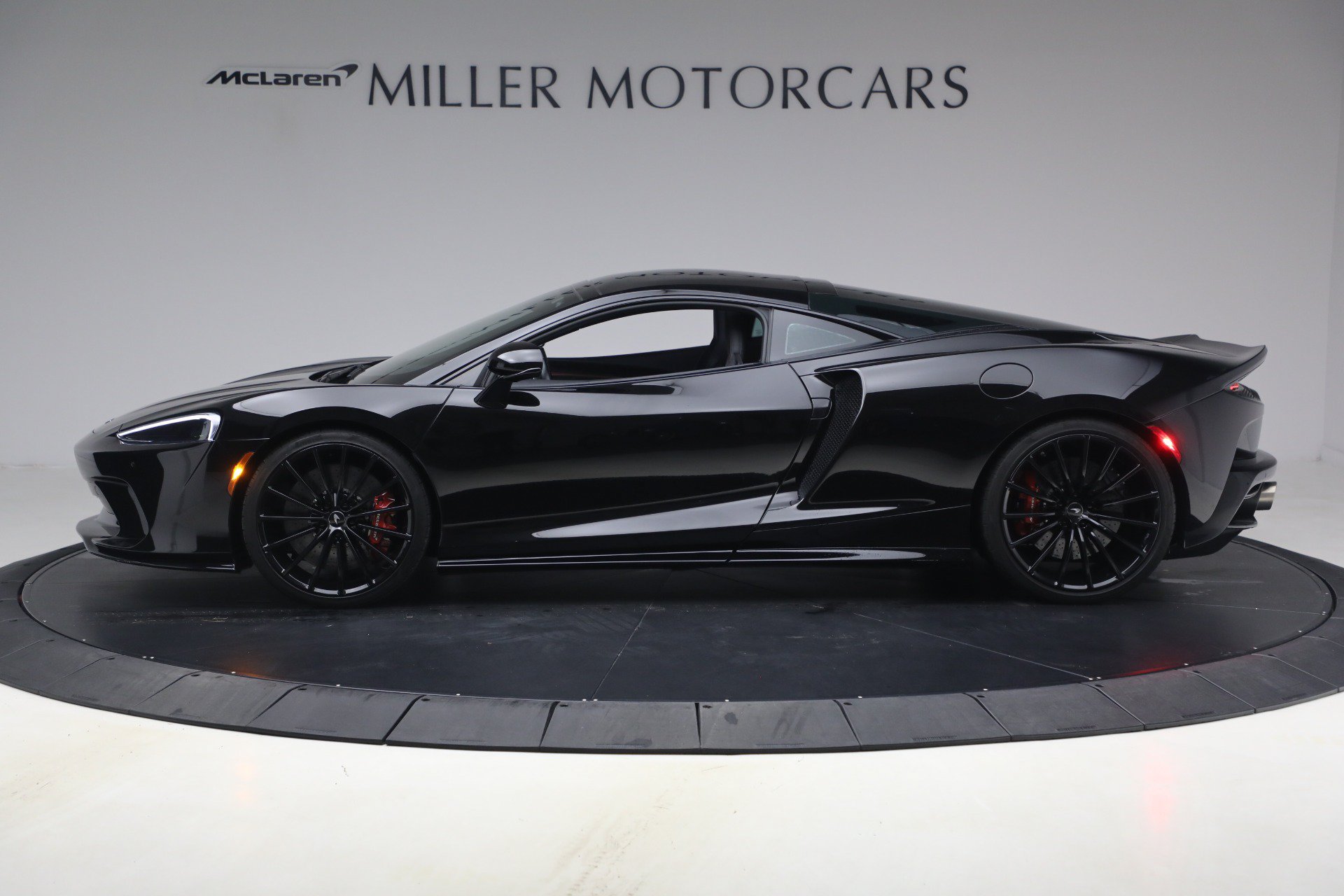 Used 2023 McLaren GT RWD image 3