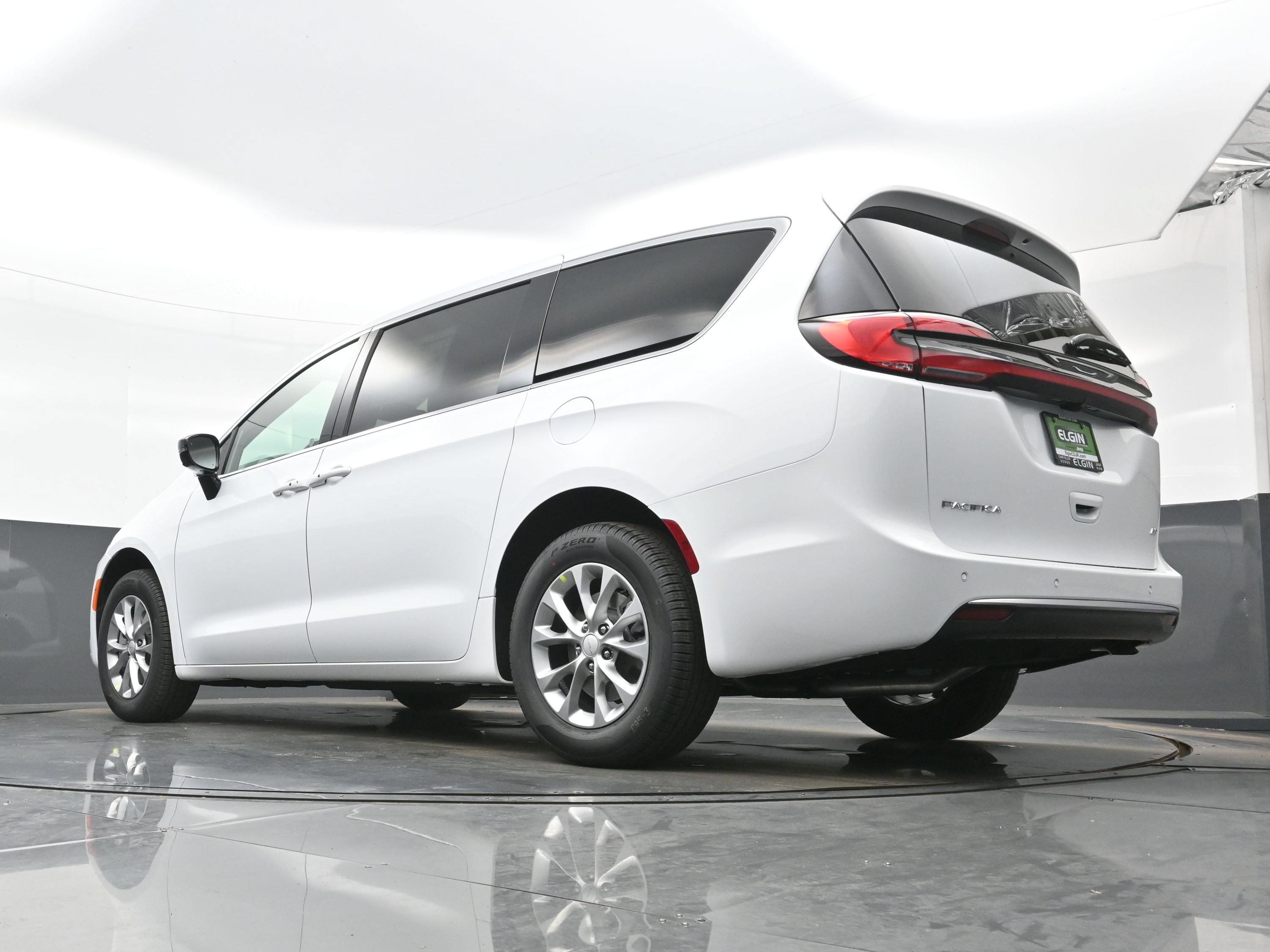 New 2027 Chrysler Pacifica Select AWD/4WD image 17