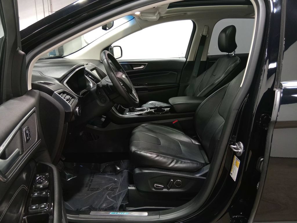 Used 2016 Ford Edge Titanium w/ Equipment Group 301A AWD/4WD image 17