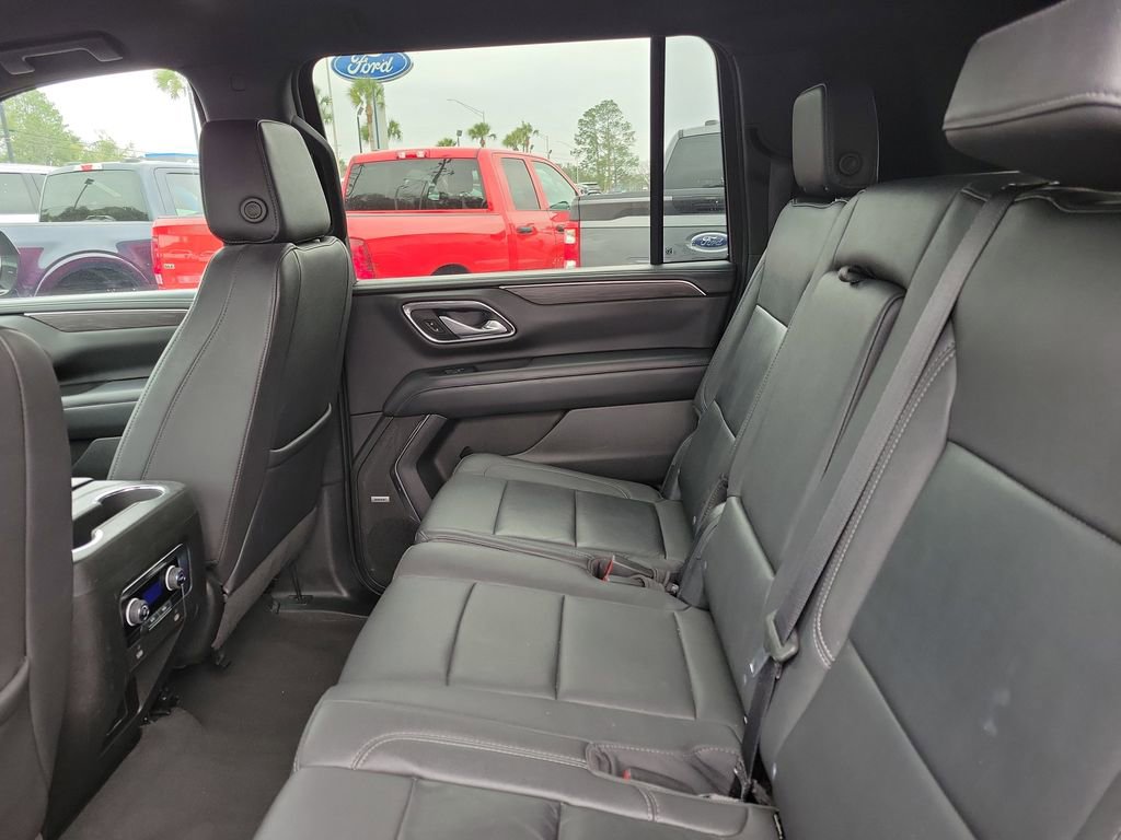 Used 2023 Chevrolet Suburban LT RWD image 29
