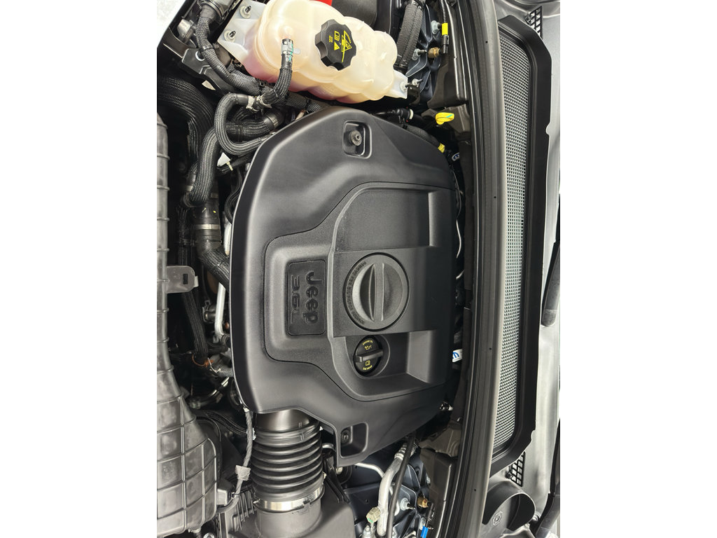 Used 2023 Jeep Grand Cherokee Overland w/ Adv Protech Group III AWD/4WD image 19