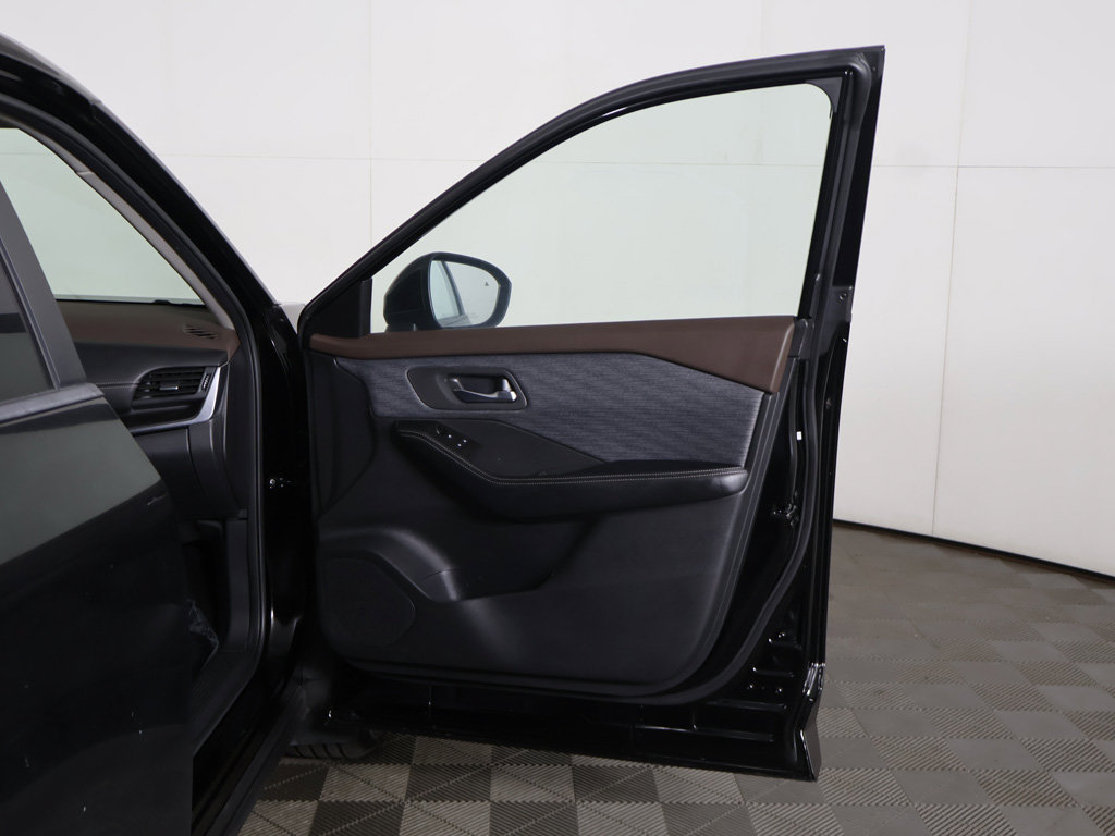 Used 2023 Nissan Rogue SV AWD/4WD image 17