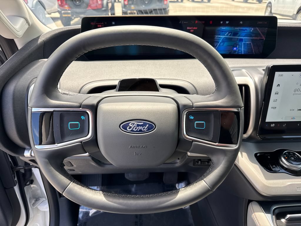 Used 2025 Ford Expedition Active RWD image 16