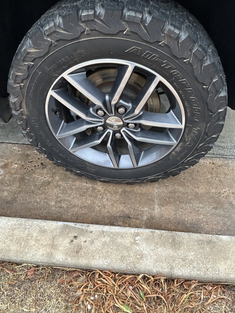 Used 2017 Jeep Grand Cherokee Limited image 6