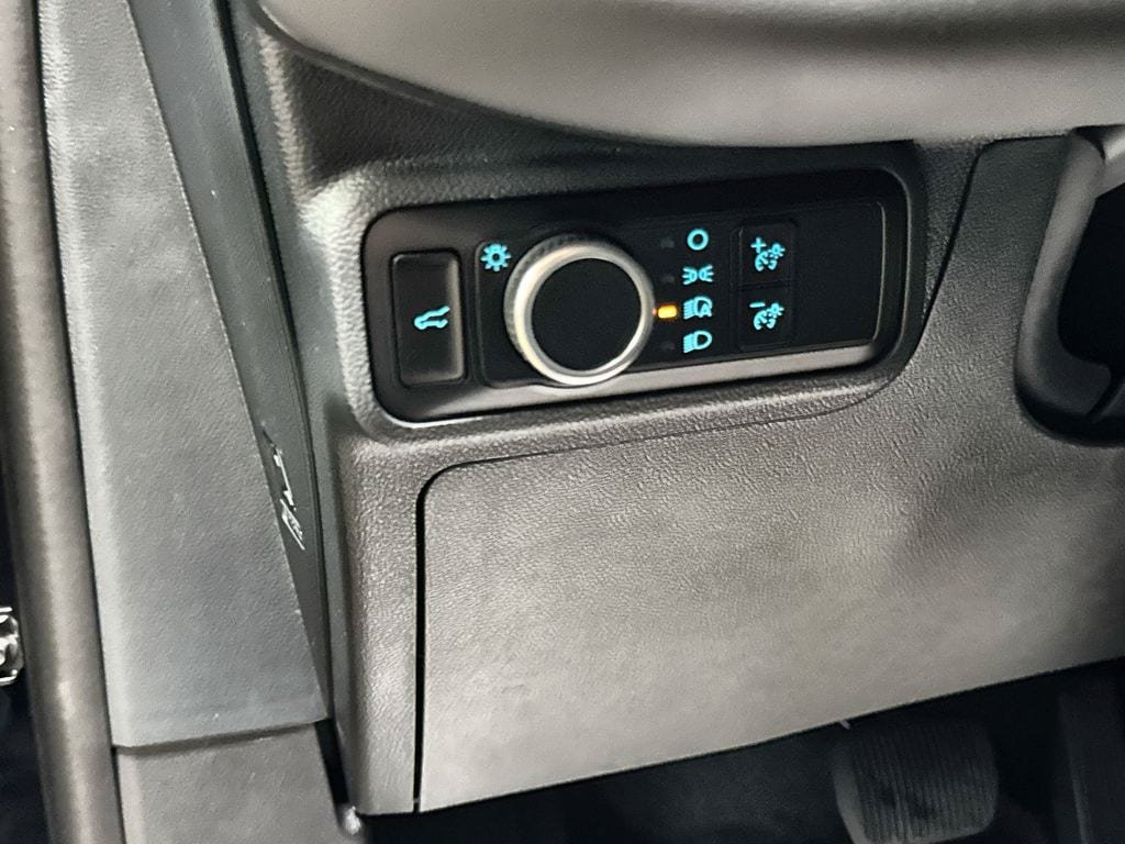 Used 2026 Ford Explorer Active RWD image 16