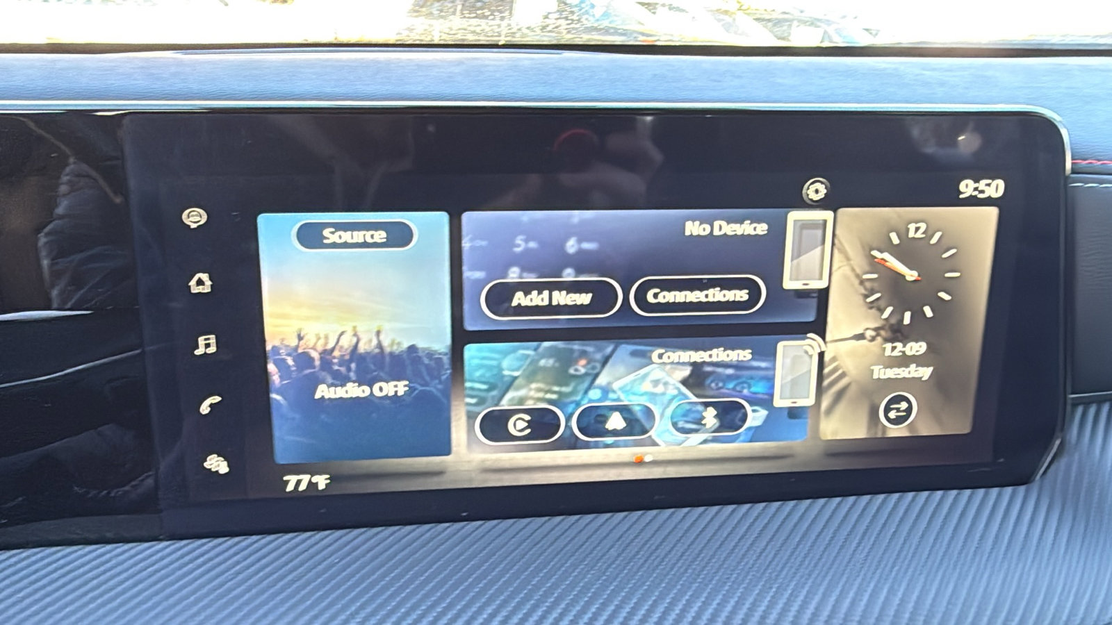 Certified 2025 Nissan Kicks SR image 13