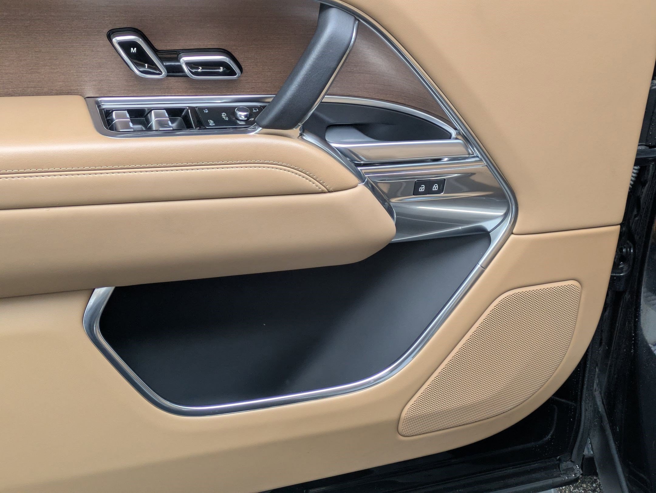 Certified 2023 Land Rover Range Rover SE image 15