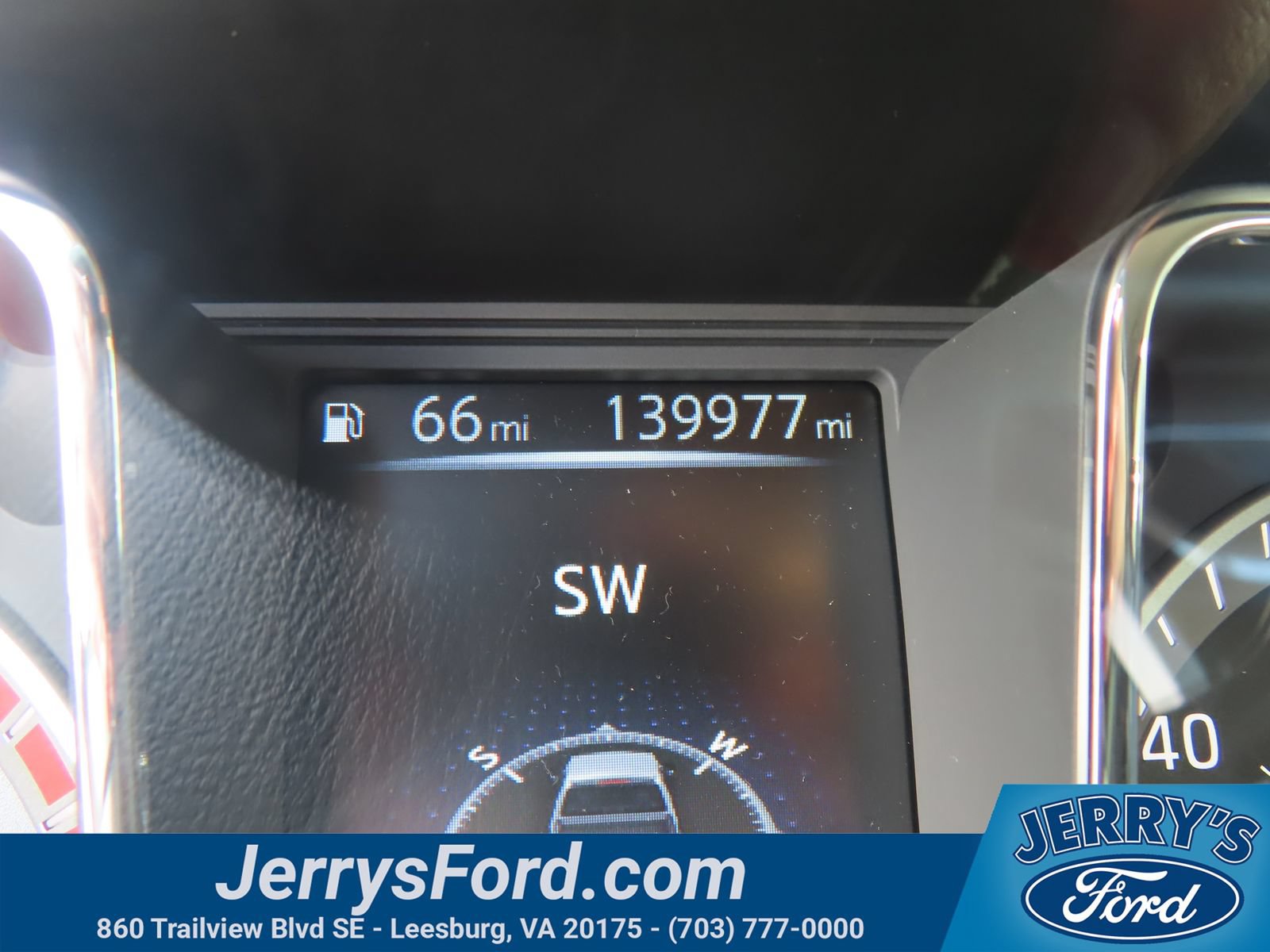 Used 2017 Nissan Titan SL w/ Chrome Package AWD/4WD image 23