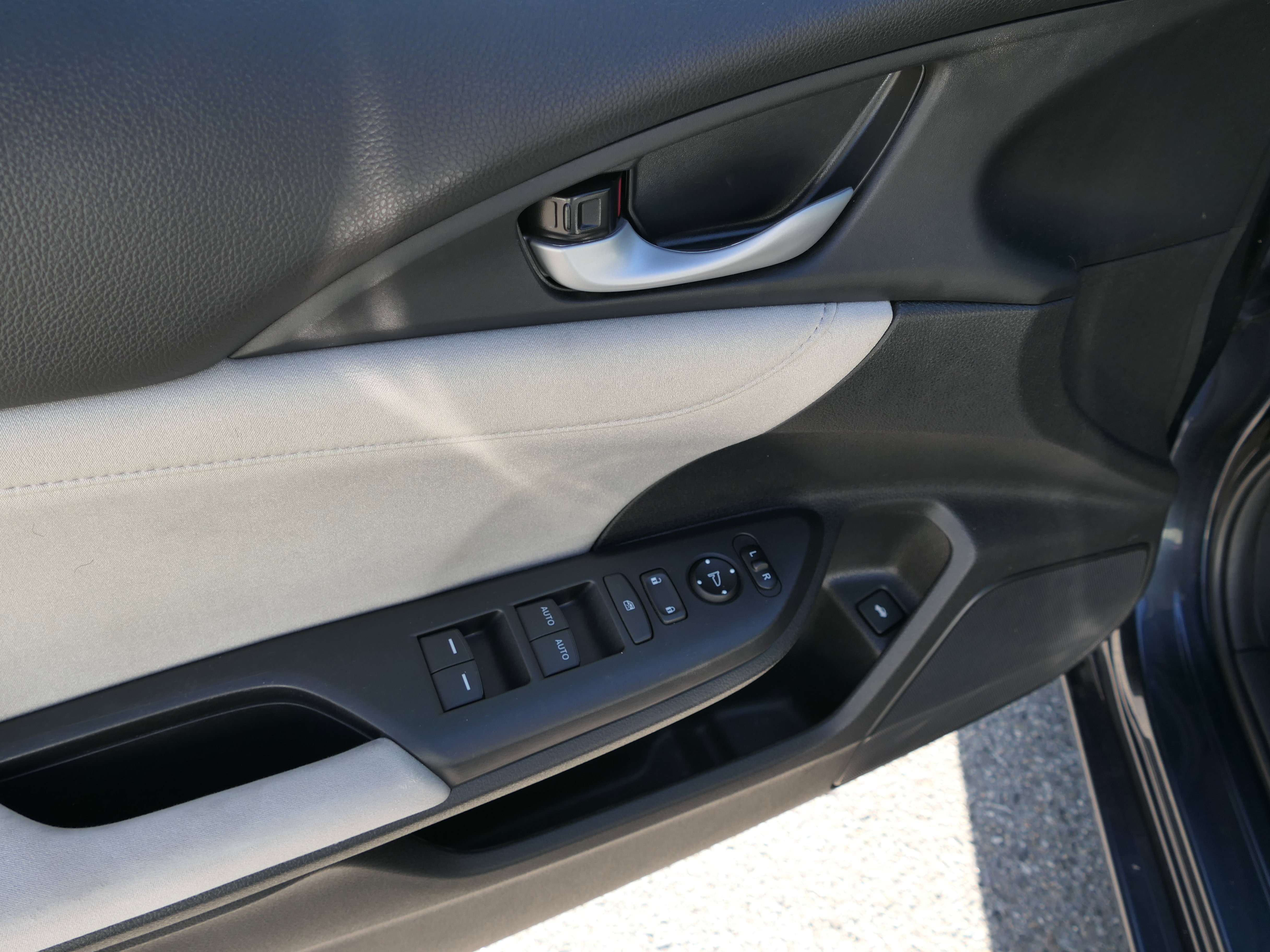Used 2019 Honda Insight EX image 13