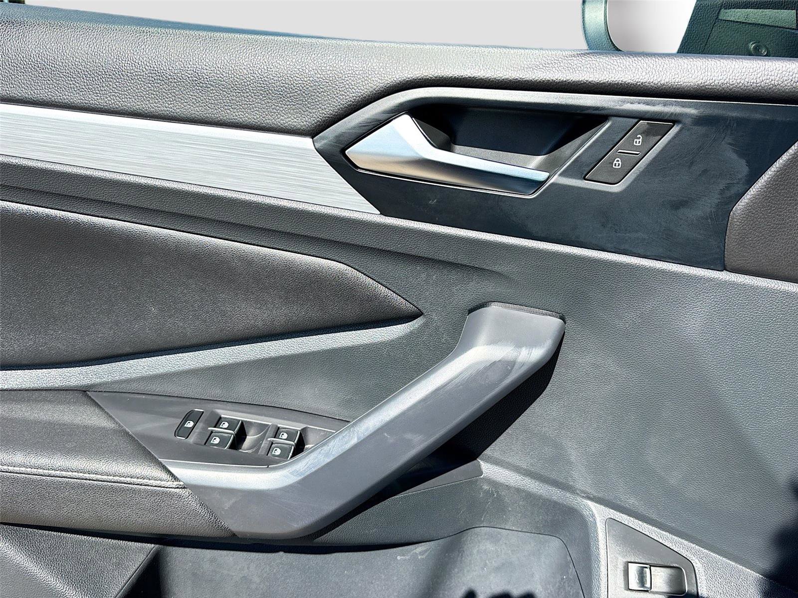 Used 2025 Volkswagen Jetta Sport FWD image 17