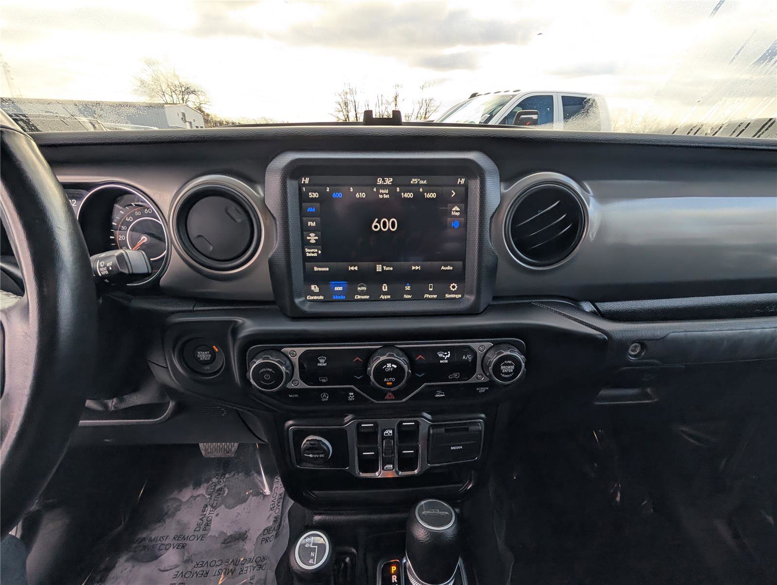 Used 2021 Jeep Gladiator Willys image 13