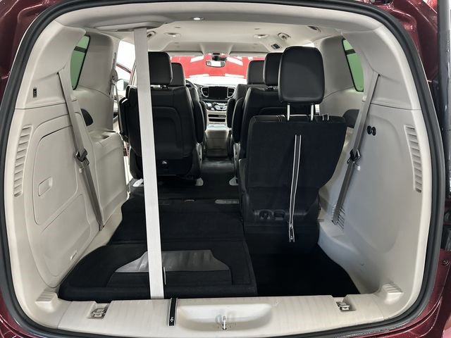 Used 2023 Chrysler Pacifica Touring-L image 26