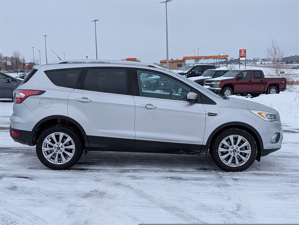 Used 2017 Ford Escape Titanium image 2