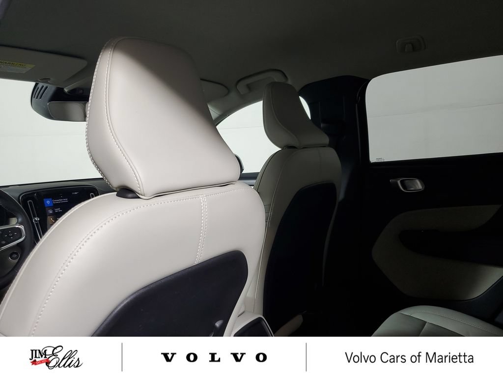 Used 2021 Volvo XC40 T5 Momentum w/ Climate Package AWD/4WD image 11