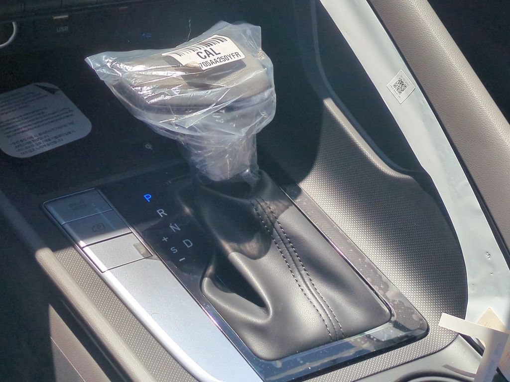 New 2026 Hyundai Elantra Sport FWD image 17