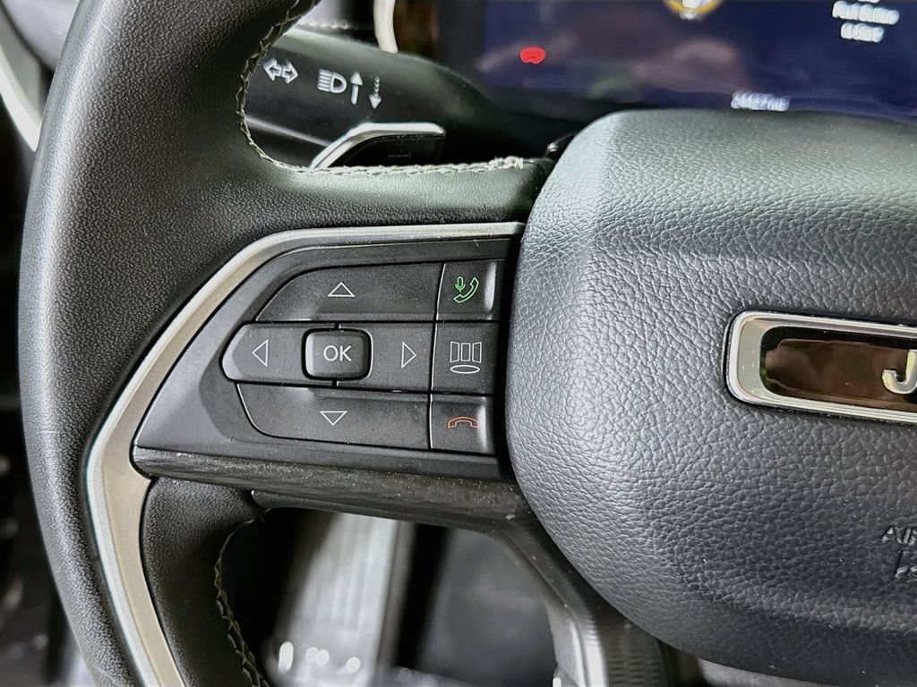 Used 2023 Jeep Grand Cherokee L Laredo AWD/4WD image 19