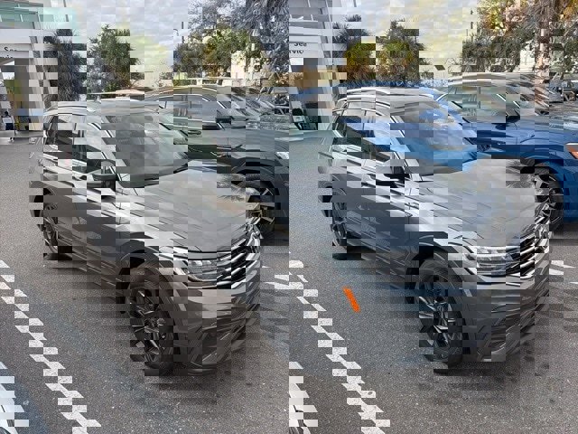 Certified 2023 Volkswagen Tiguan SE w/ Panoramic Sunroof Package image 2