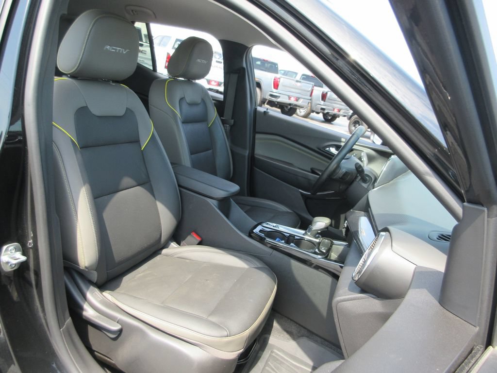 Used 2025 Chevrolet Trax ACTIV w/ Driver Confidence Package FWD image 19