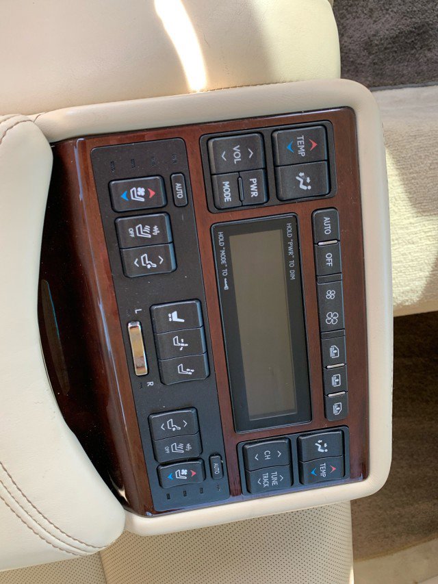 Used 2014 Lexus LS 460 w/ Ultra Luxury Package RWD image 14
