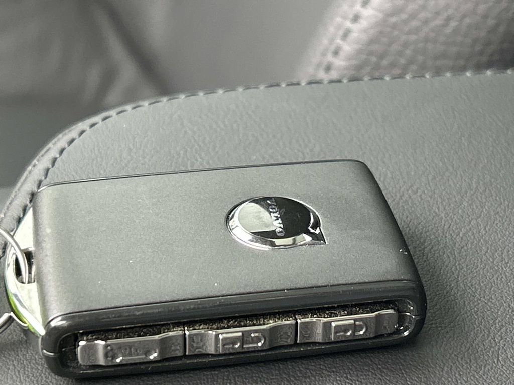 Used 2025 Volvo XC90 B6 Plus w/ Protection Package Premier image 37