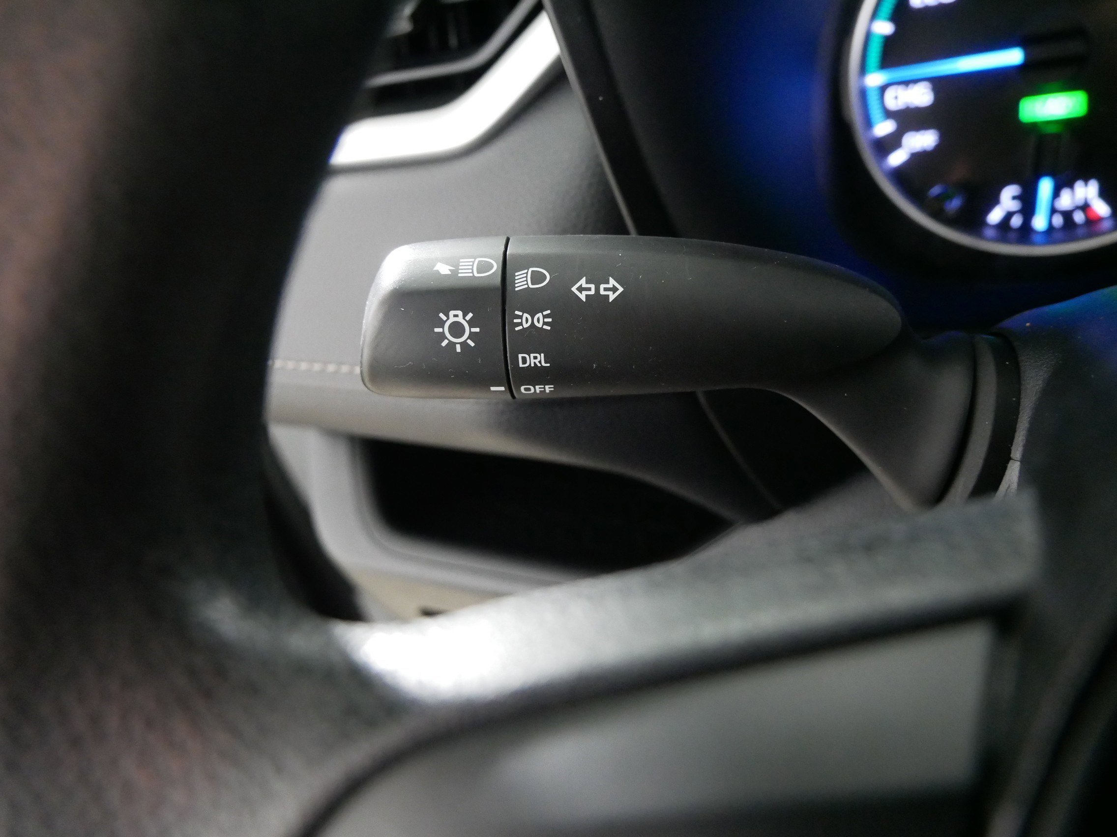 Used 2020 Toyota RAV4 LE image 31