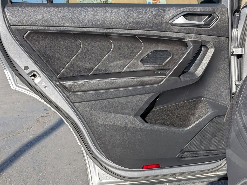Used 2024 Volkswagen Tiguan SE image 25