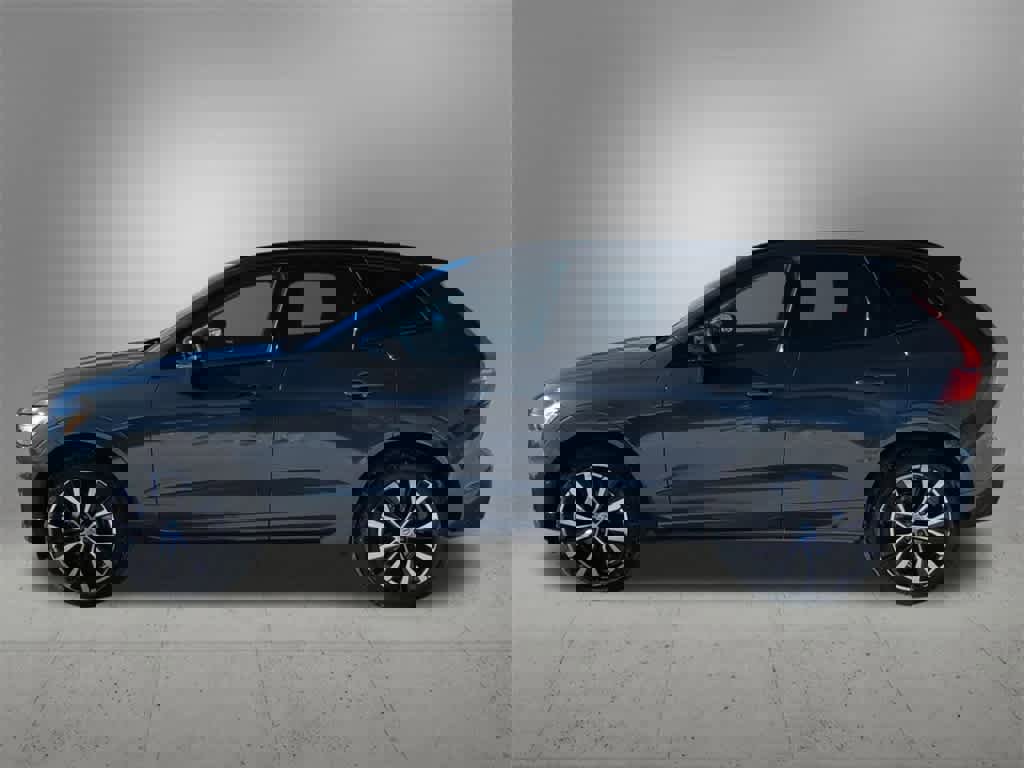 Used 2025 Volvo XC60 B5 Plus image 3