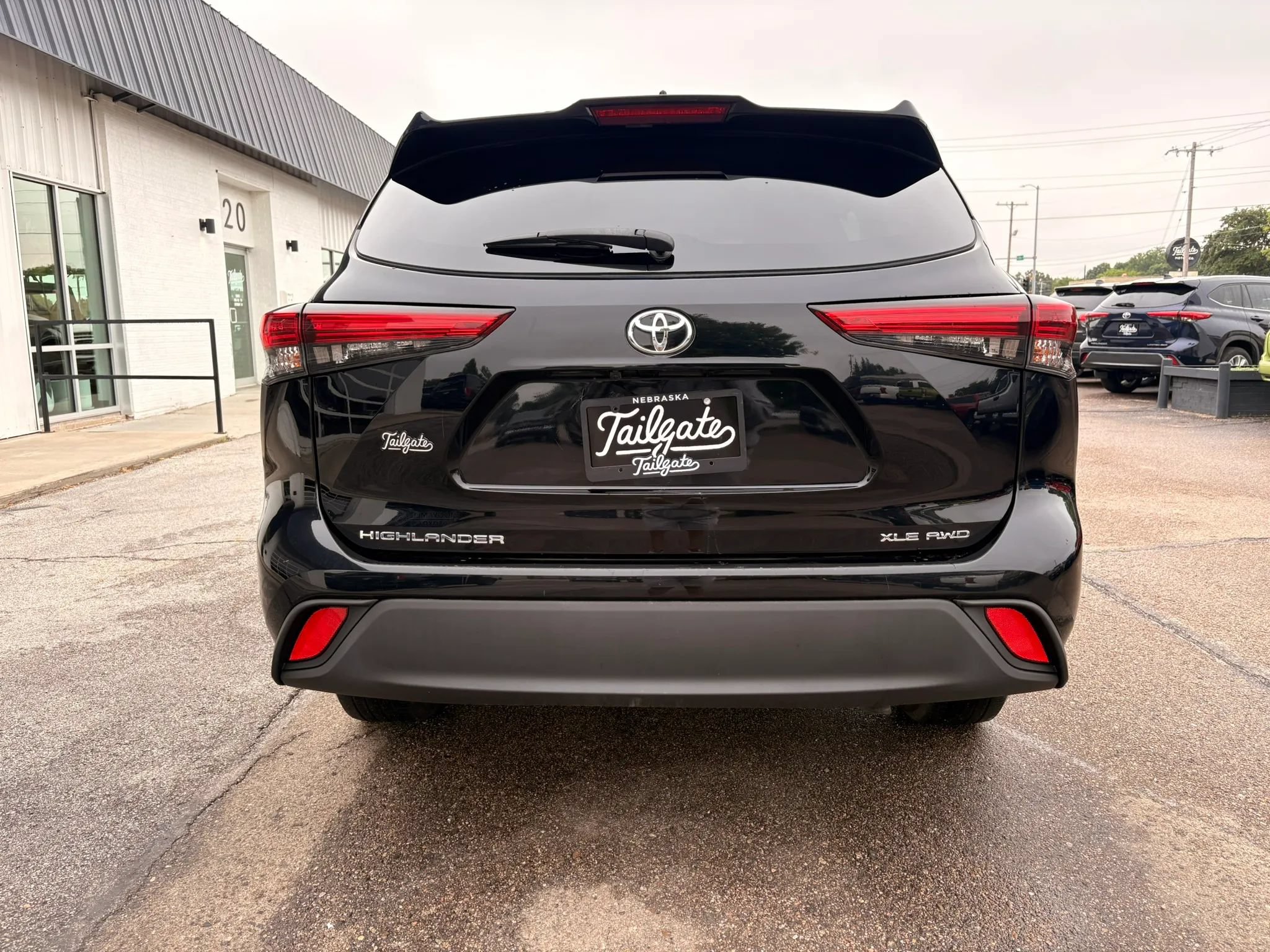 Used 2021 Toyota Highlander XLE AWD/4WD image 6