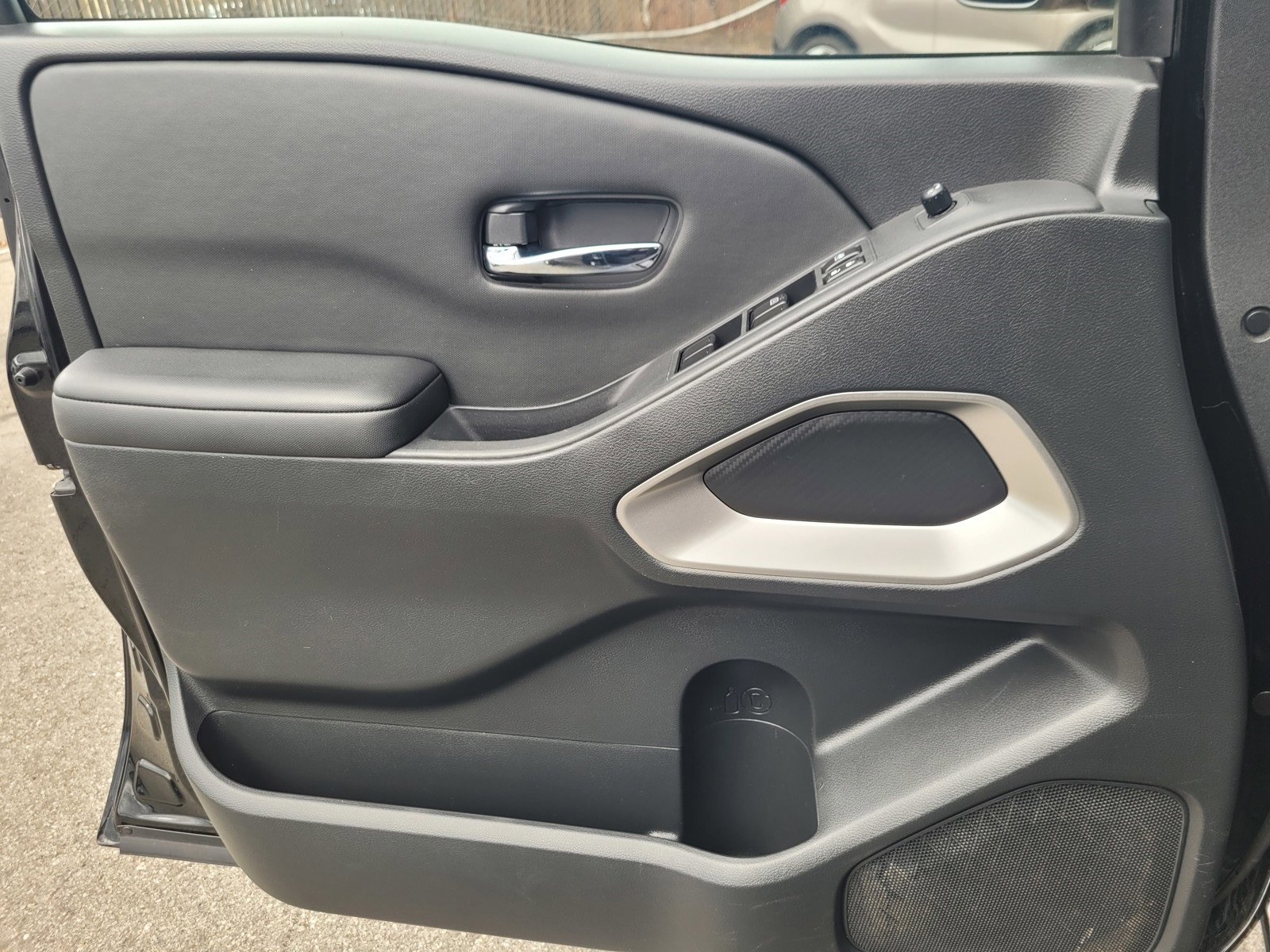 Used 2023 Nissan Frontier SV image 29