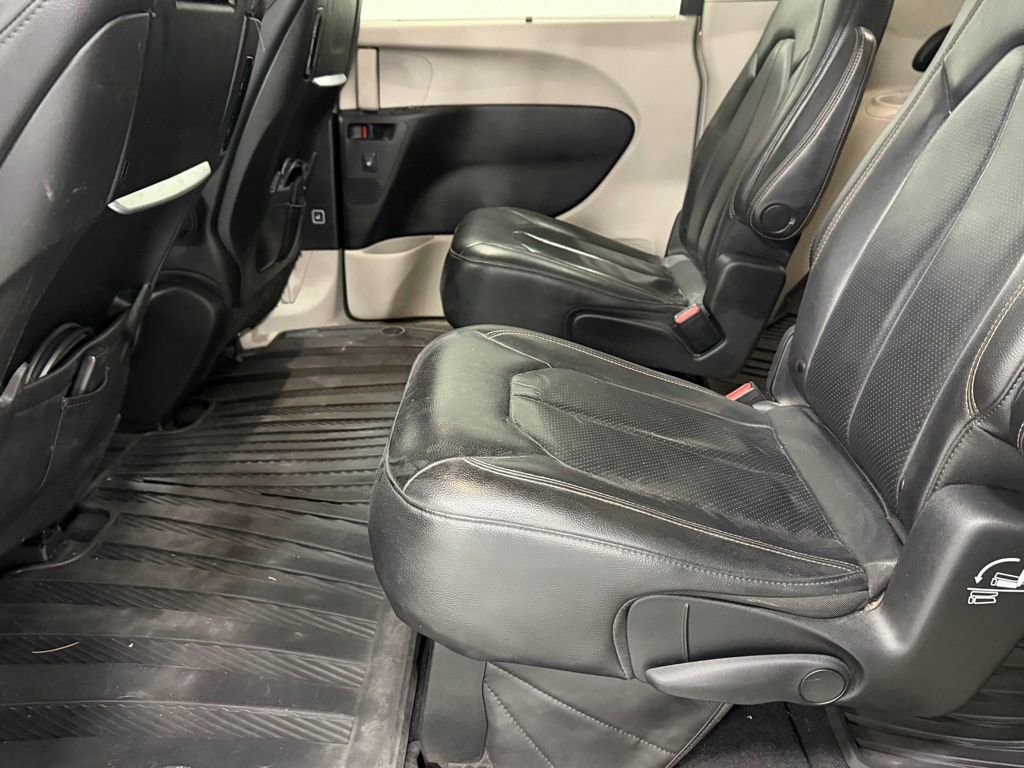 Used 2020 Chrysler Pacifica Touring-L Plus w/ Tire & Wheel Group image 23