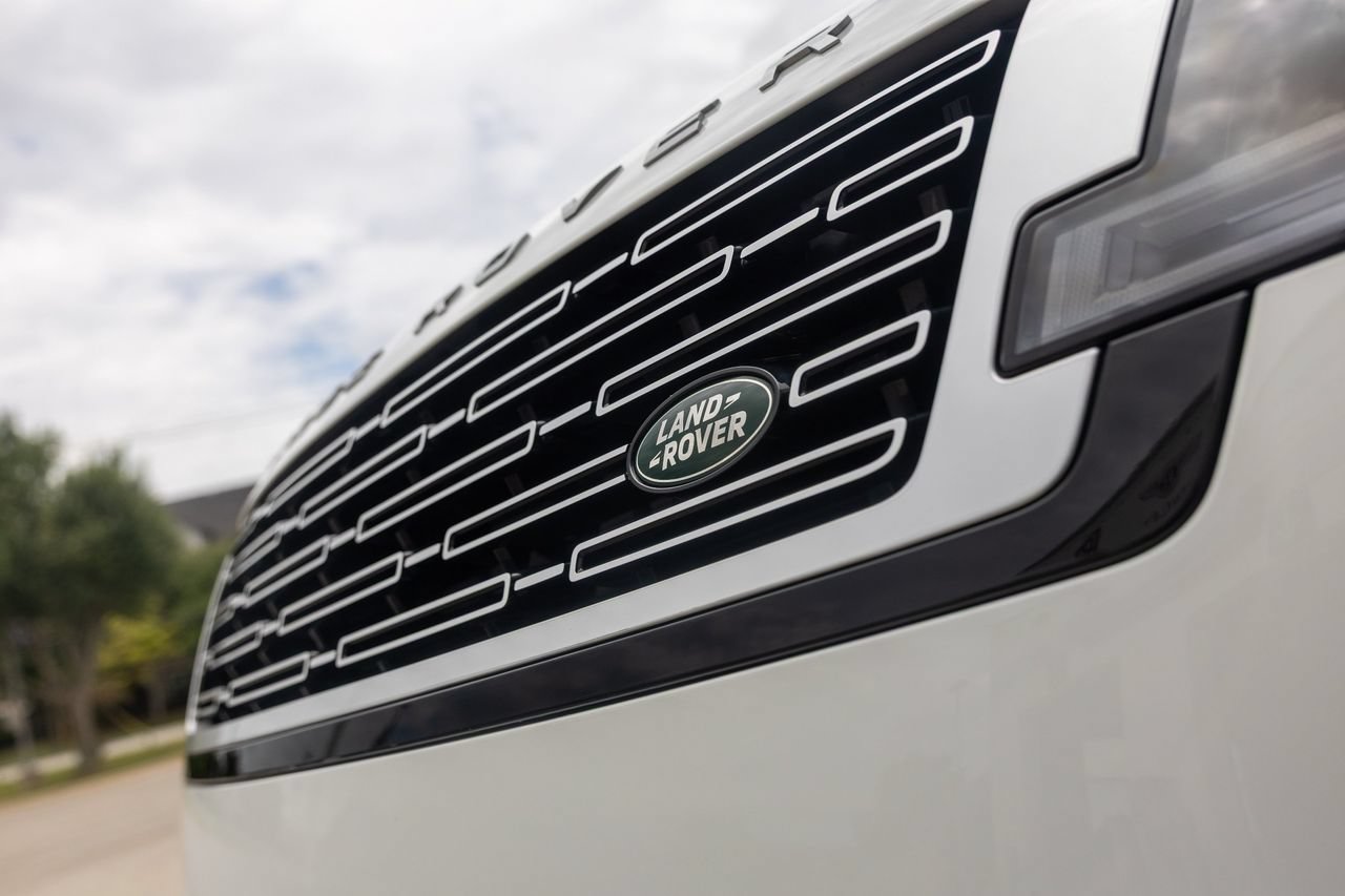 Used 2025 Land Rover Range Rover Long Wheelbase Autobiography AWD/4WD image 4