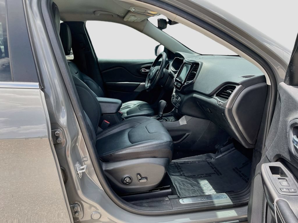 Used 2019 Jeep Cherokee Limited w/ Technology Group FWD image 28