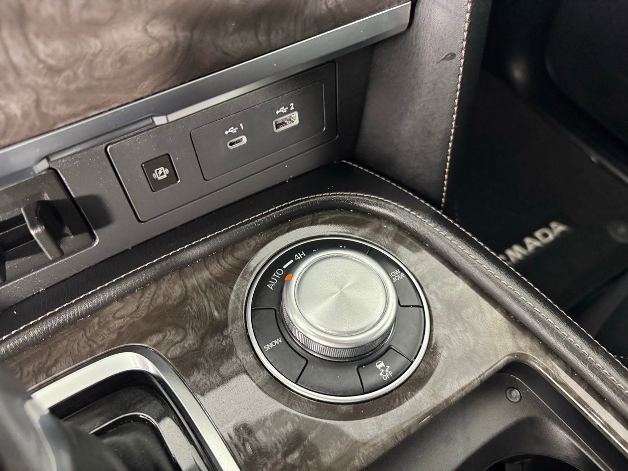 Used 2024 Nissan Armada Platinum w/ Captain's Chairs Package image 21