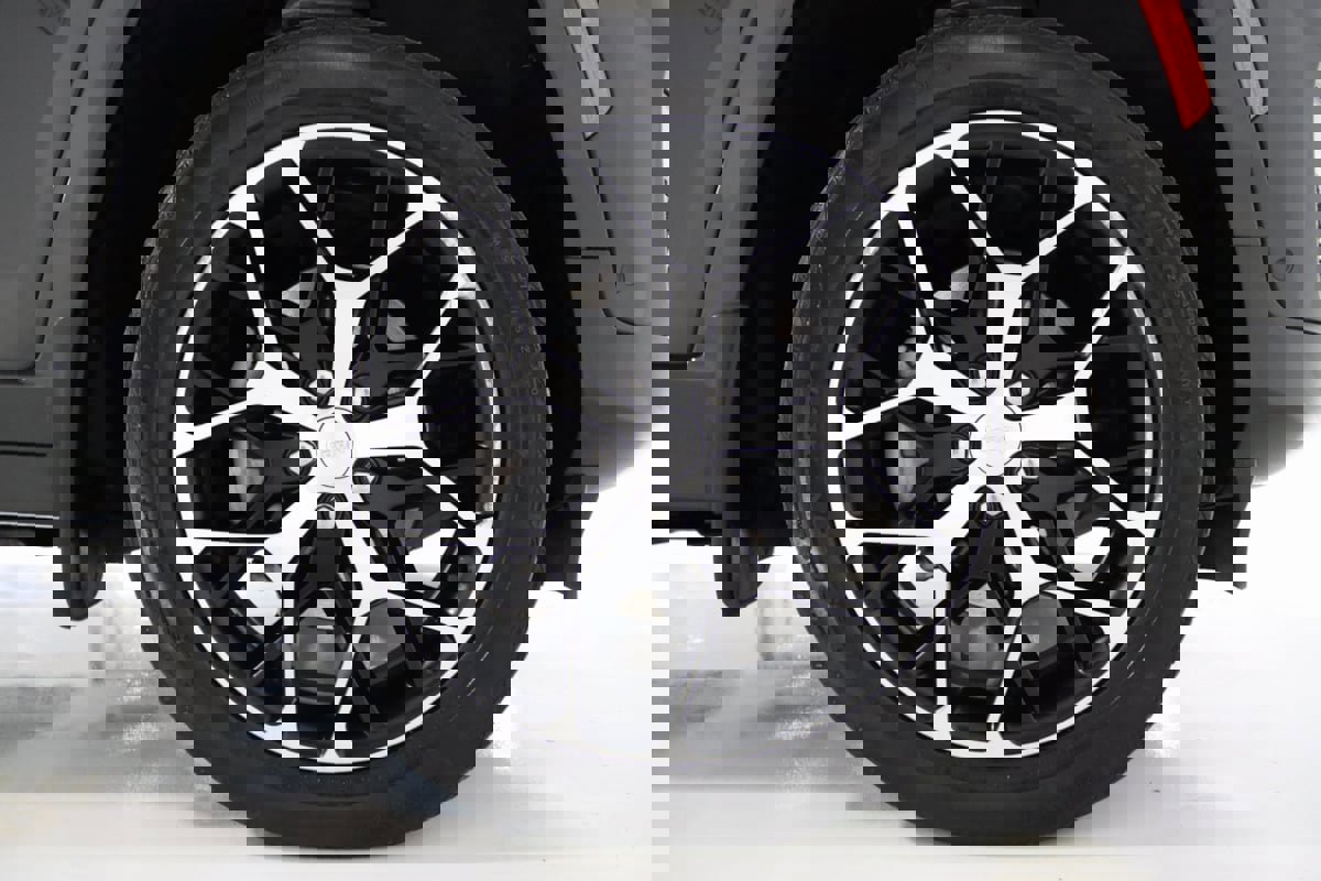 Used 2023 Jeep Grand Cherokee Summit image 91