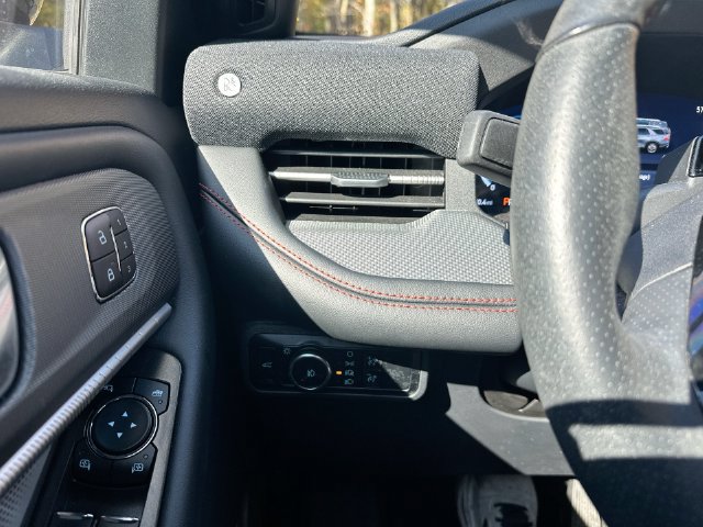Used 2025 Ford Explorer ST AWD/4WD image 28