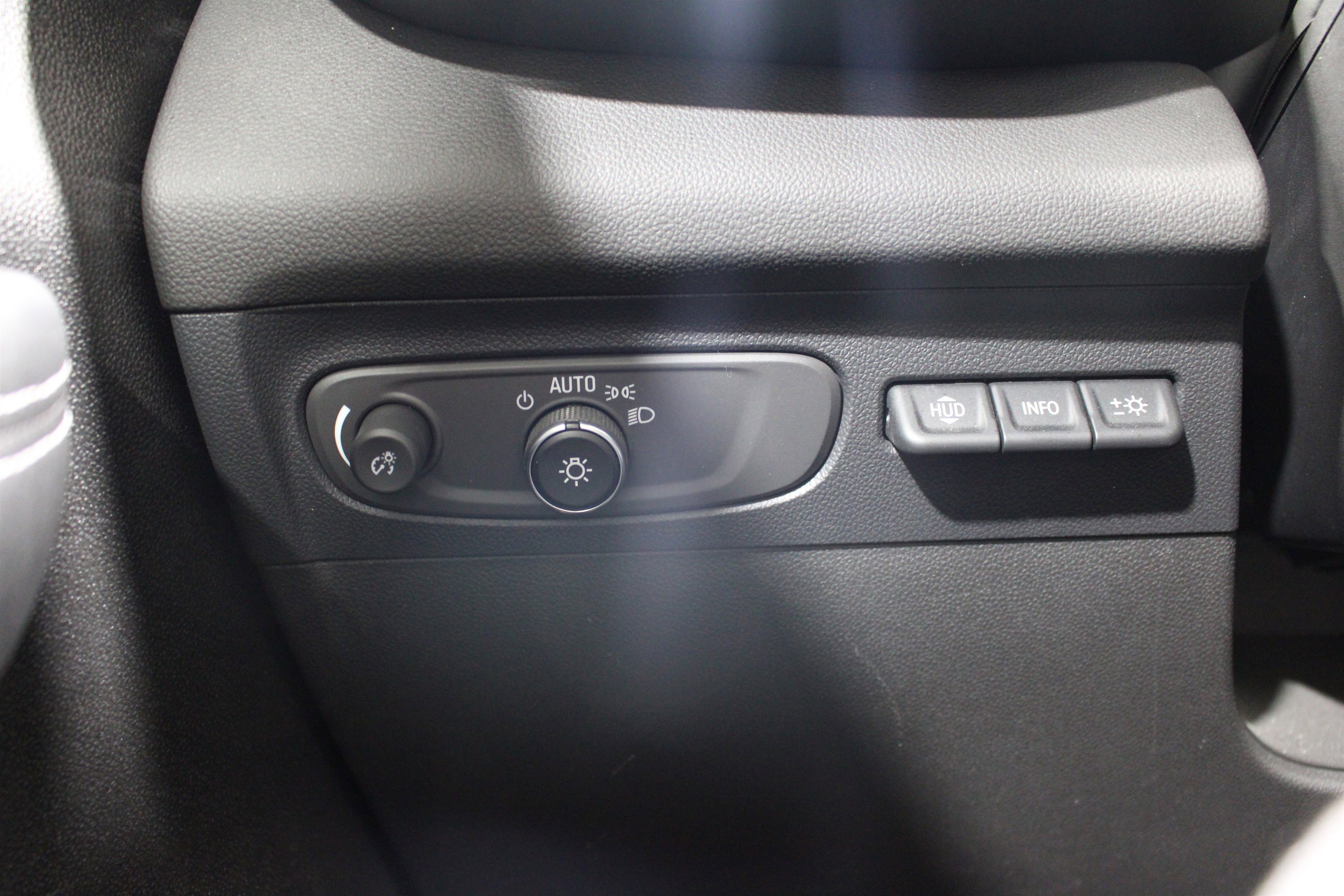 Used 2022 Buick Envision Essence w/ Technology Package II image 10