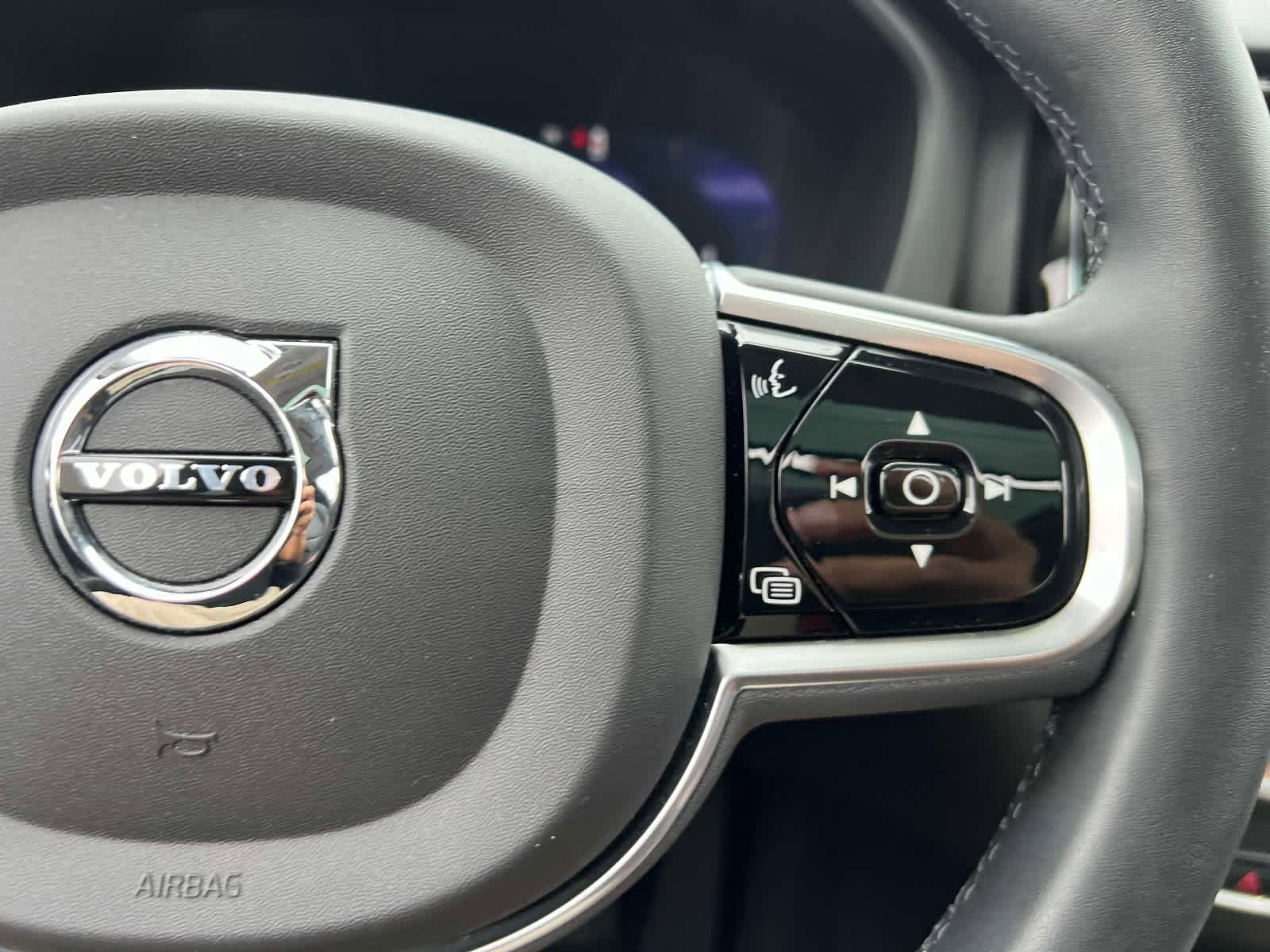 Used 2023 Volvo XC60 B5 Plus w/ Climate Package image 25