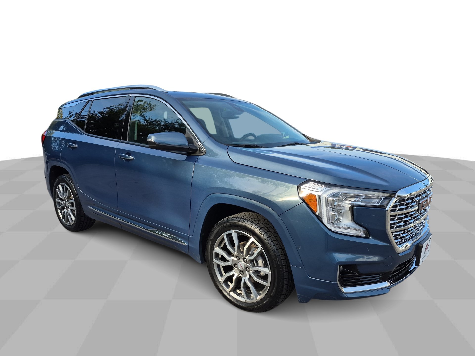Used 2024 GMC Terrain Denali w/ Denali Premium Package AWD/4WD image 2