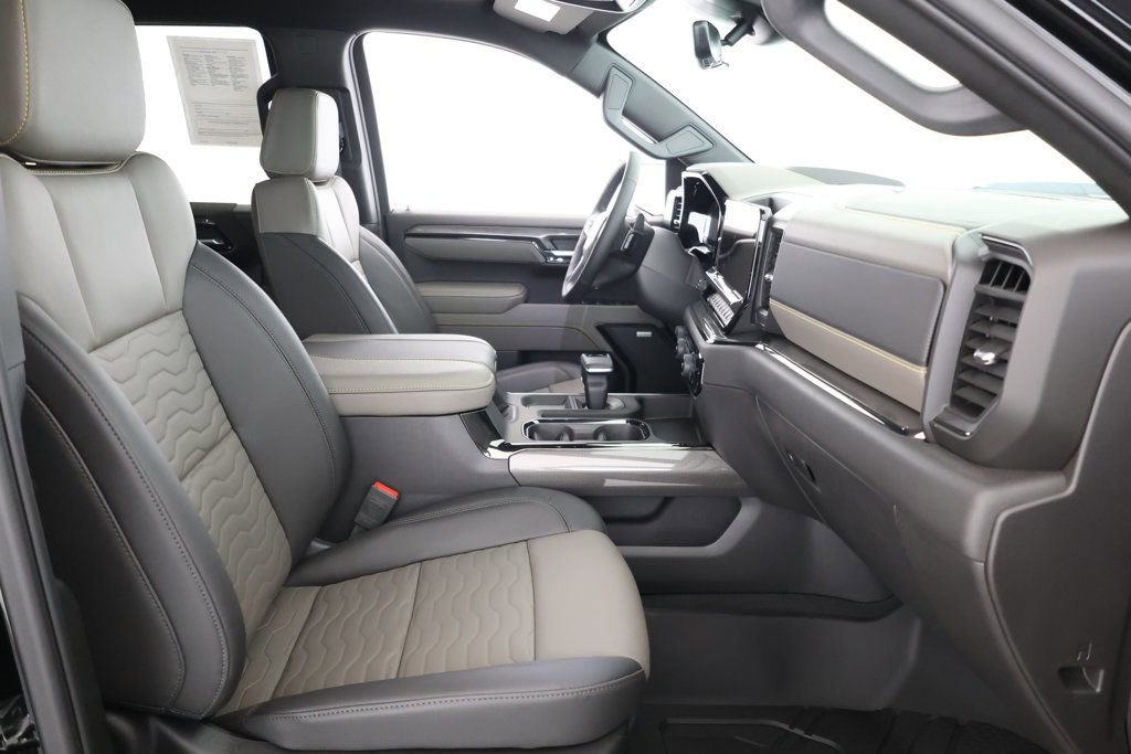 Used 2025 Chevrolet Silverado 1500 ZR2 w/ Technology Package image 22
