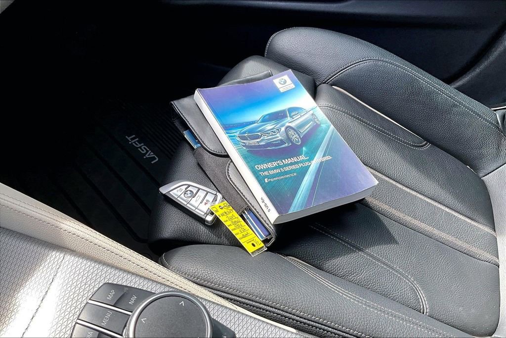 Used 2019 BMW 530e w/ M Sport Package image 10